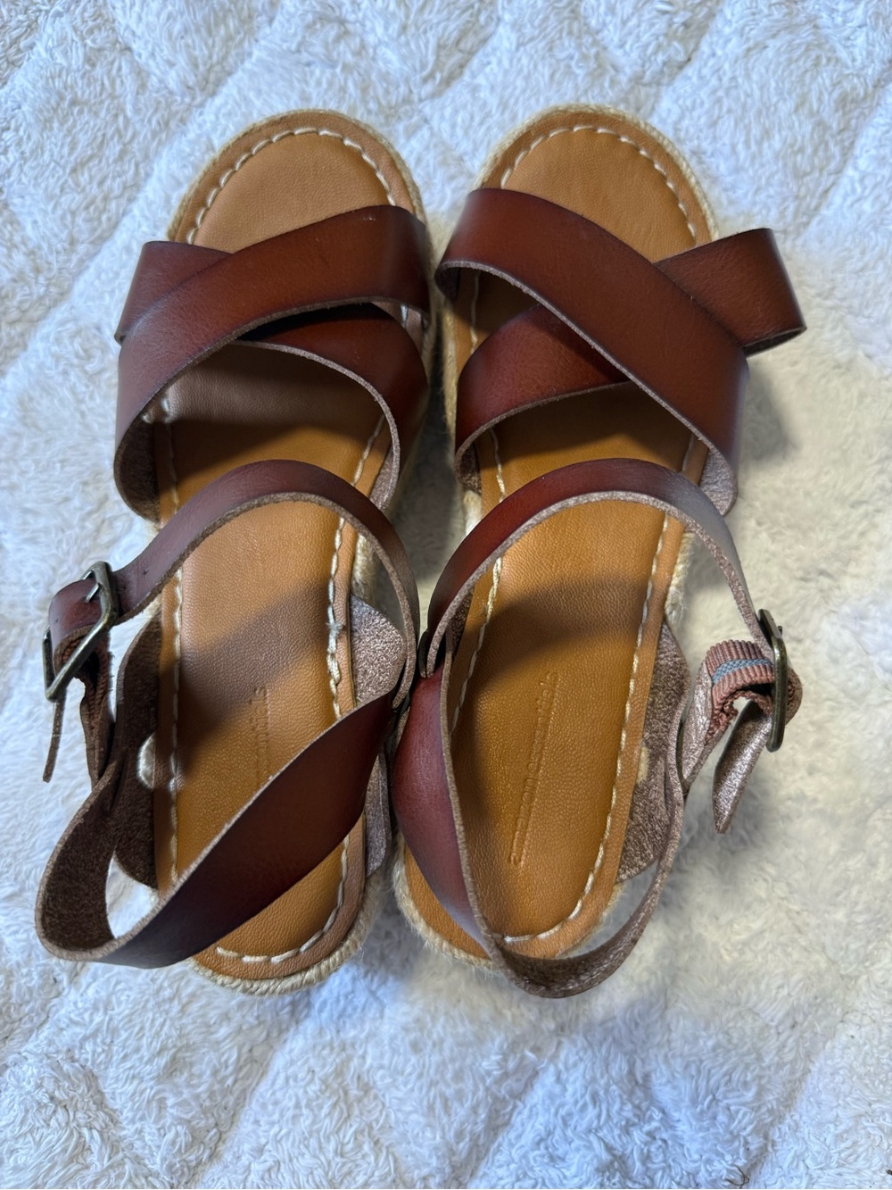 Amazon Essentials Women's Brown Cross-Strap wedge Sandals size 8.5